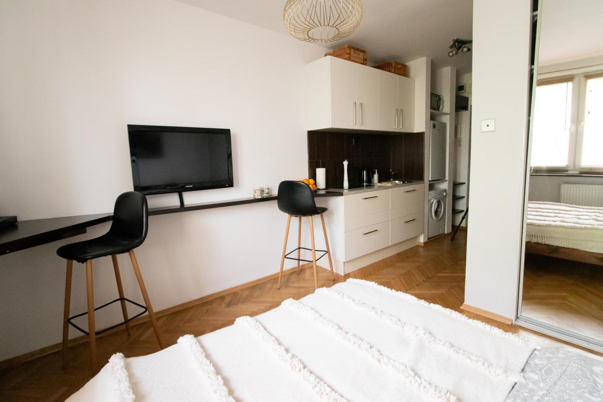 Piotrapartments - Daleka Cozy Train&Airport Apartment وارسو المظهر الخارجي الصورة