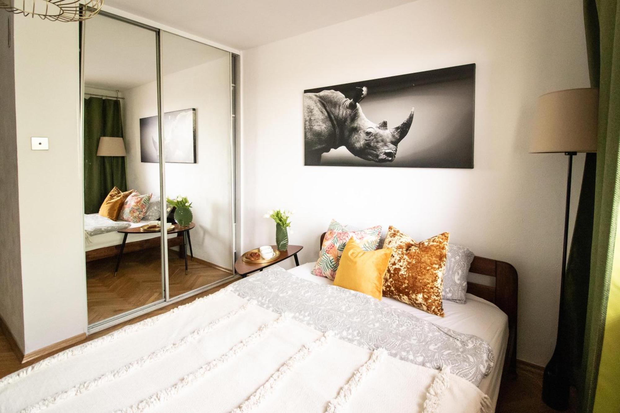 Piotrapartments - Daleka Cozy Train&Airport Apartment وارسو المظهر الخارجي الصورة